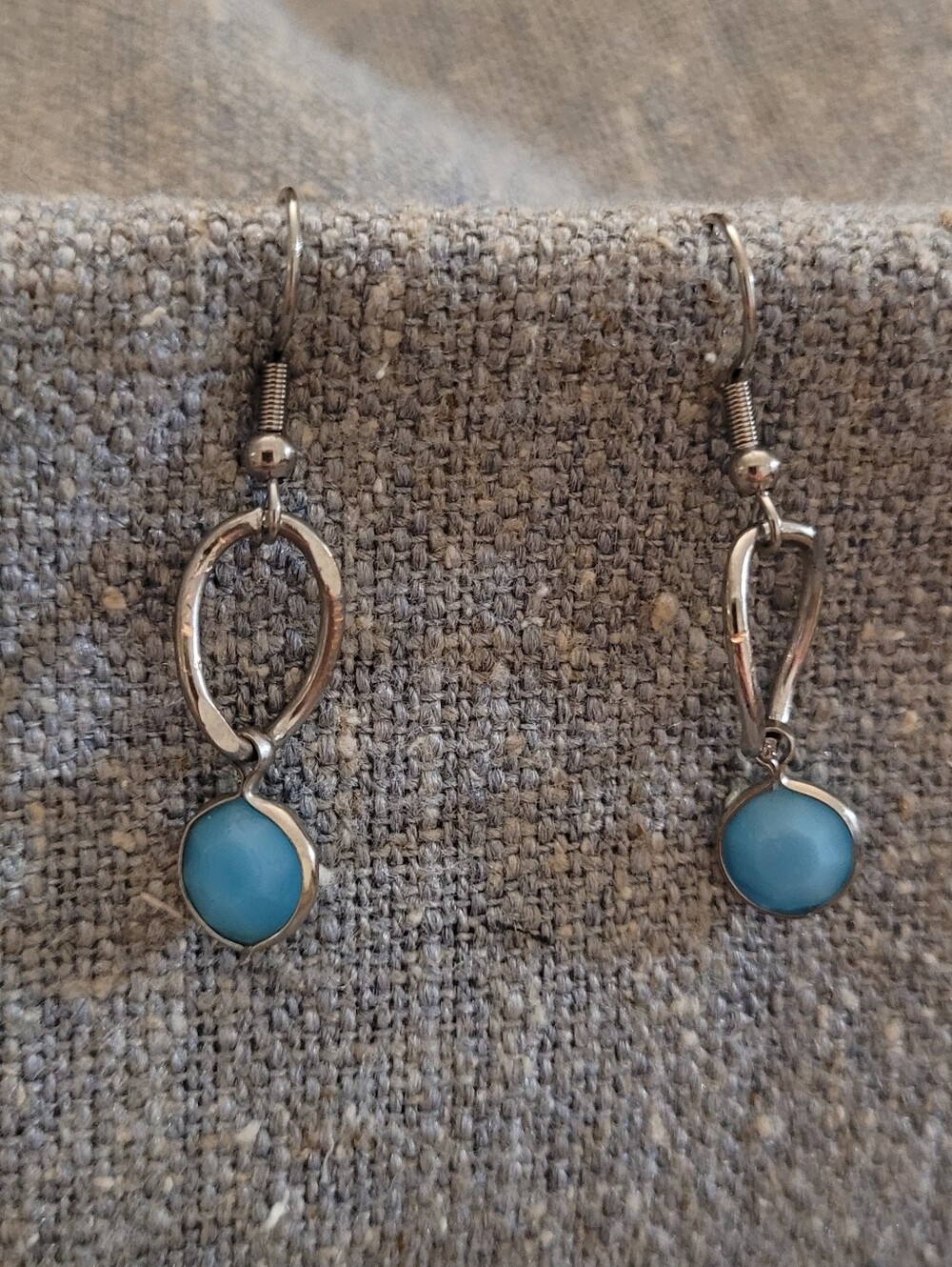 💜2 for $10💜 Bundle and save Silver Tone Drop Earrings with Blue Bead